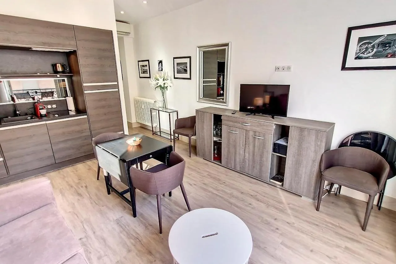 Henri Camille Real Estate- Miramar - One Bedroom Apt - Croisette Sea View 戛纳 0*,