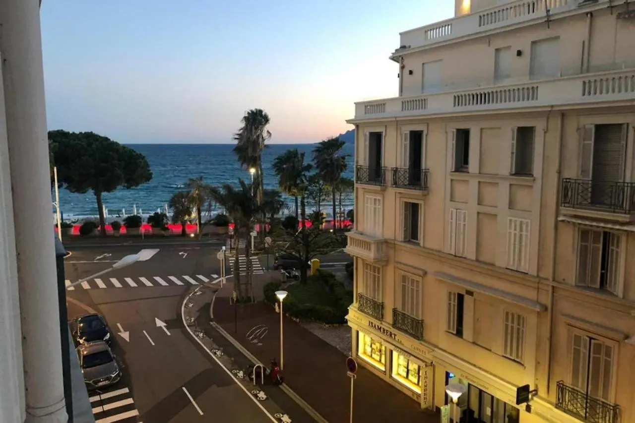 Henri Camille Real Estate- Miramar - One Bedroom Apt - Croisette Sea View 戛纳 0*,  法国