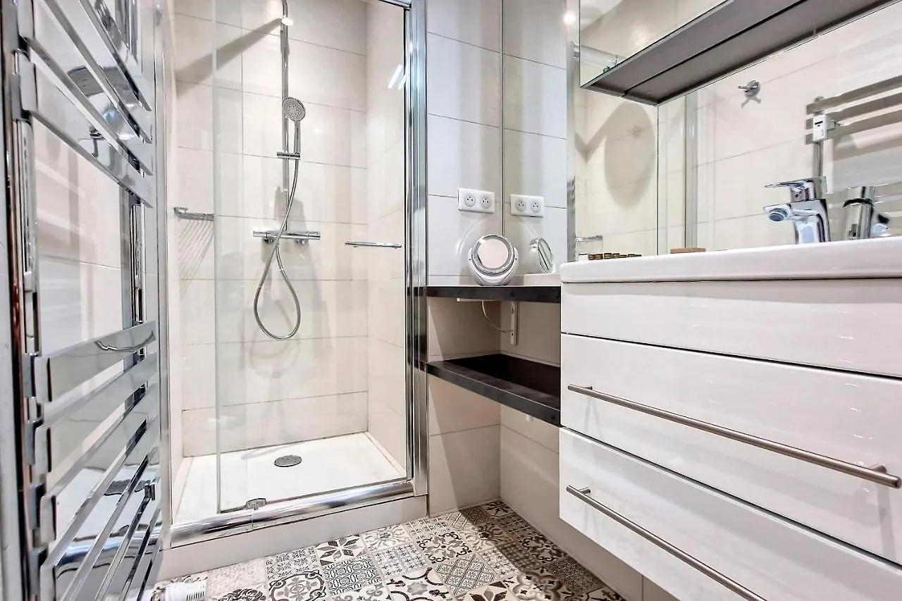 Henri Camille Real Estate- Miramar - One Bedroom Apt - Croisette Sea View 戛纳